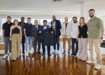 Executivos da Nike visitam a CBF