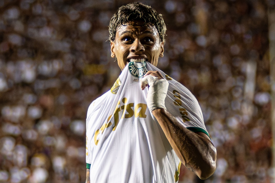 Palmeiras vence o duelo dos campeões em Salvador