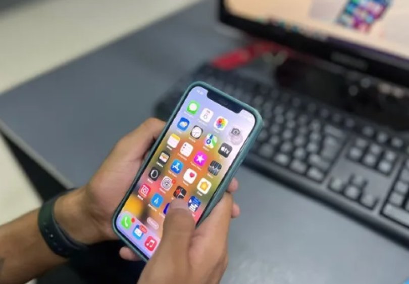 TJ devolve aposentadoria a PM que usou telefone funcional para
