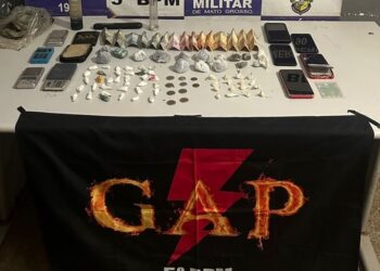 Quadrilha é presa pela PM com 67 porções de entorpecentes, celulares e máquinas de cartão em Rondonópolis