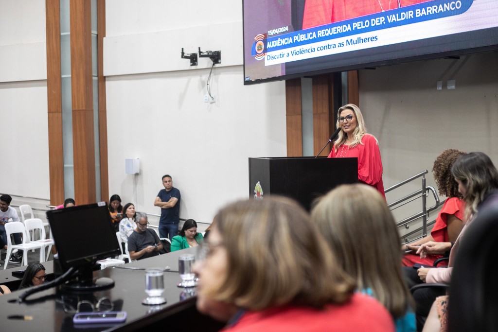 Primeira-dama anuncia novo espaço da Mulher e proposta passa a
