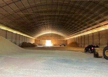 Grupo criminoso é preso em flagrante adulterando carga de 50 t de farelo de soja que iria para porto em SC