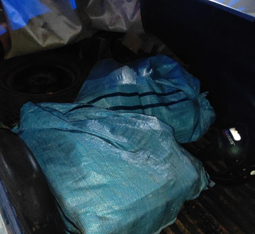 Polícia Civil apreende 108 tabletes de cloridrato de cocaína em