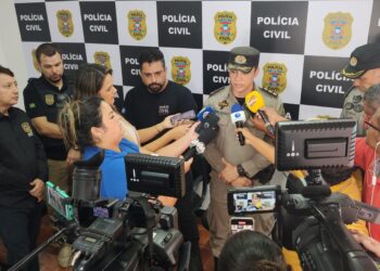 Polícia civil cumpre mandatos contra envolvidos em homicídio de pai e filha em Barra do Garças.