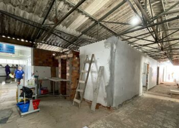 Reforma no hospital segue com trabalhos no setor de enfermaria.