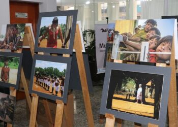 Abril Indígena: Câmara Municipal recebe a exposição fotográfica que celebra a cultura do povo Xavante.