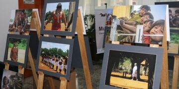 Abril Indígena: Câmara Municipal recebe a exposição fotográfica que celebra a cultura do povo Xavante.