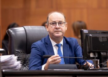 Nova lei de deputado define ações para proteger e valorizar mulheres catadoras e recicladoras de resíduos sólidos.