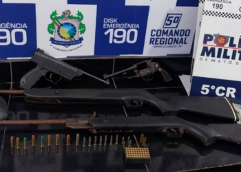 Idoso é preso pela PM por porte ilegal de arma de fogo e munições.