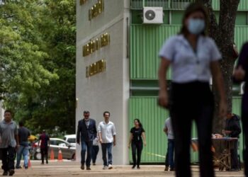 Governo quer regulamentar teto e coibir ‘supersalrios’