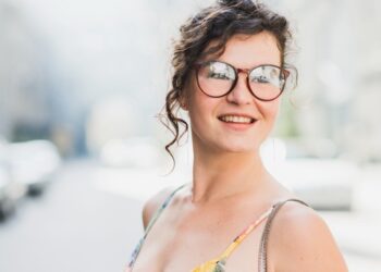 Saúde dos olhos: Entenda a diferença entre lentes com e sem anti reflexo