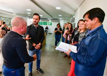 Prefeito encaminha PCCS de servidores da área finalística da Saúde e Assistência Social e Chico 2000 garante aprovação em até 15 de junho 