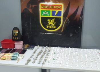 PM prende três pessoas e apreende 234 porções de maconha e cocaína em Várzea Grande