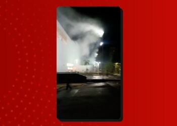 Shopping é evacuado na Zona Oeste de Manaus após incêndio em depósito; VÍDEO