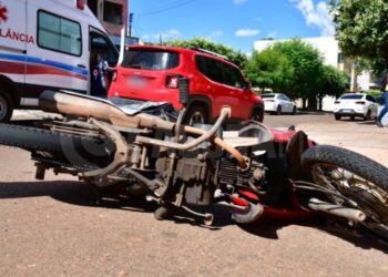 Motociclista arrebenta perna aps choque com Renegade em MT