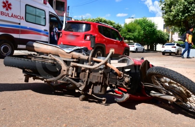 Motociclista arrebenta perna aps choque com Renegade em MT