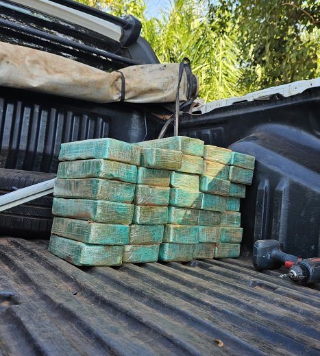 Traficante tenta fugir em estrada com 33 quilos de cocana