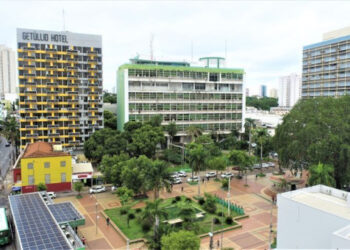 Em assembleia, servidores de Cuiabá votam a favor de estado de greve | RDNEWS