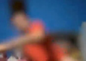 Homem flagrado nu com filha de 8 anos na cama confessa abuso