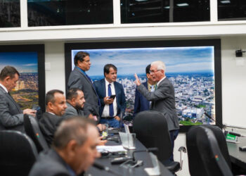 Base de Emanuel impede convocação de secretária e diretor de empresa | RDNEWS