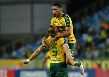 Em noite de golaços, Cuiabá vence Metropolitanos e dorme líder na Sula | RDNEWS