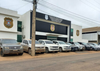 Polícia sequestra 13 veículos de alvos ligados a esquema liderado por preso | RDNEWS