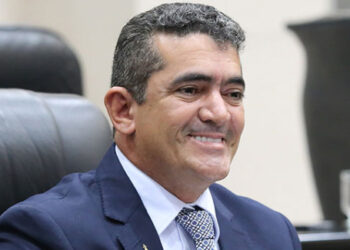 Deputado demite marajá que mora nos EUA e ainda fala em fake news | RDNEWS