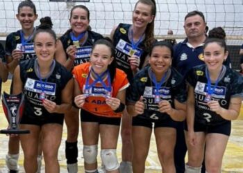 Meninas da ASV embarcam rumo à Copa Fernanda Alvim em Colíder