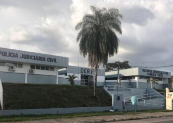 Polícia Civil prende em flagrante homem que extorquiu idosa e filho por suposta dívida de agiota 