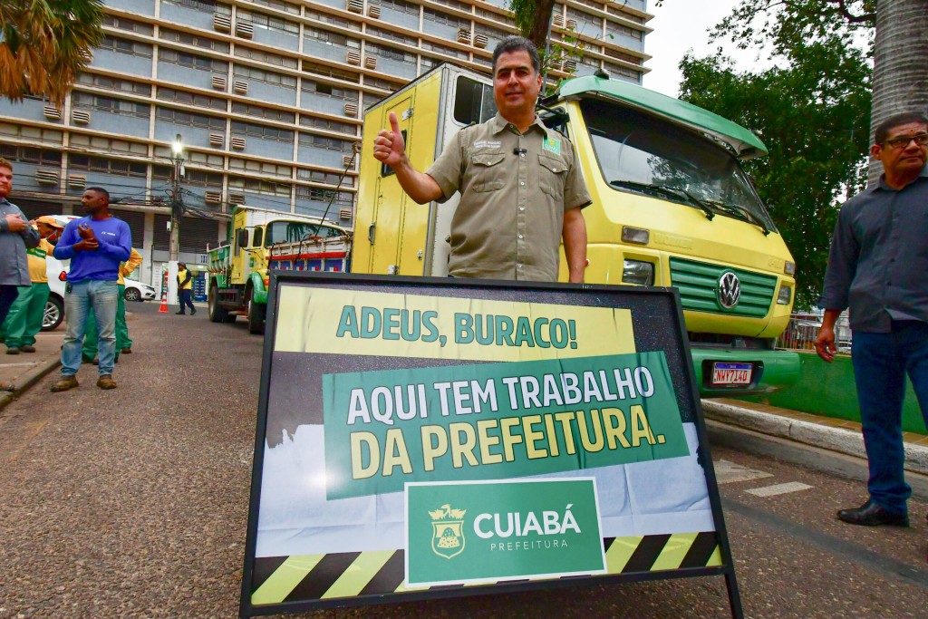 Prefeito de Cuiabá investe R$ 15 milhões no tapa-buracos, triplica