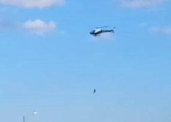 Vídeo: helicóptero e equipe de MT salvam morador ilhado em alagamento no RS | RDNEWS