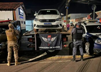 Polícias de mato grosso e Goiás prendem mulher  e recupera veículos em Barra do Garças.