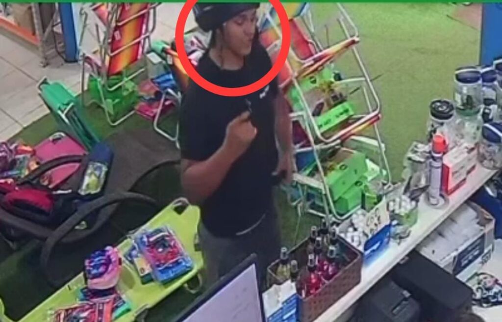 Vídeo: Elemento finge ser cliente e assalta estabelecimento comercial em