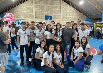 Vídeo: Escritores são homenageados na II Feira do Conhecimento em Rurópolis, no Pará