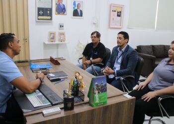 Diretores da nova empresa que administra o aeroporto de Aragarças se reúne com prefeito Delegado Ricardo Galvão.