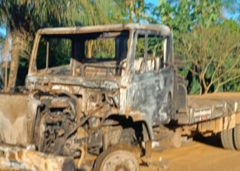 Operação conjunta fiscaliza propriedades e apreende maquinários na região da tríplice fronteira.