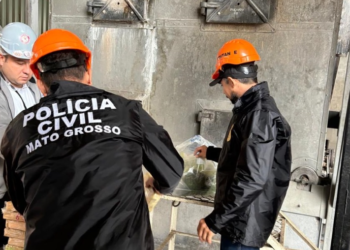 Polícia Civil incinera uma tonelada de cloridrato e pasta base de cocaína apreendida na fronteira.