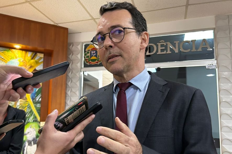 Lúdio cita gestão "temerária" de Emanuel e quer rever contratos