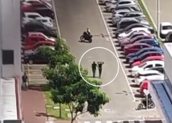 Assalto termina com perseguição, tiro próximo a shopping e prisão de dupla em Fortaleza; vídeo | Ceará