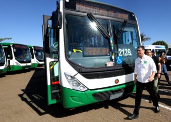 Quinta-feira (20), às 14h, o prefeito Emanuel Pinheiro entregará mais 18 ônibus com ar-condicionado
