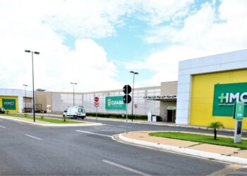 Criana cai; bate cabea no meio-fio e morre em Cuiab