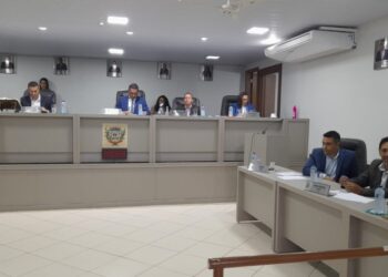 Cmara ratifica cassao e marca posse de suplente