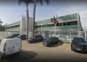 Trabalhador sofre acidente e tem perna esmagada em empresa do ramo aeronáutico em São José