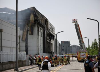 Incêndio em fábrica de baterias deixa mortos na Coreia do Sul