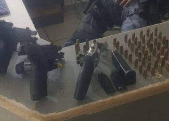 Força Tática apreende armas de fogo, munições e entorpecentes de facção criminosa em Sorriso
