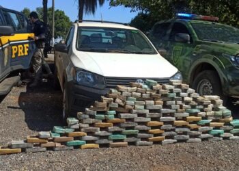 Ação integrada flagra 140 tabletes escondidos em fundo falso de veículo em Várzea Grande