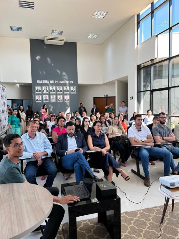 Prefeito apresenta Sorriso em Números para Comissão de Direito Imobiliário