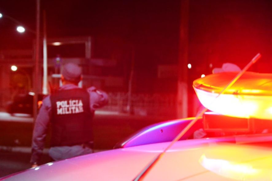 Dois PMS são presos por invasão de fazenda no interior