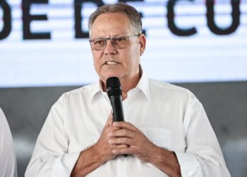 Secretário lembra atraso de 40 anos e rebate crítica a andamento