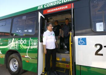 Emanuel Pinheiro melhora a mobilidade urbana com substituição de mais de 1,2 mil abrigos, três estações climatizadas e 100% da frota de coletivo com ar-condicionado até dezembro